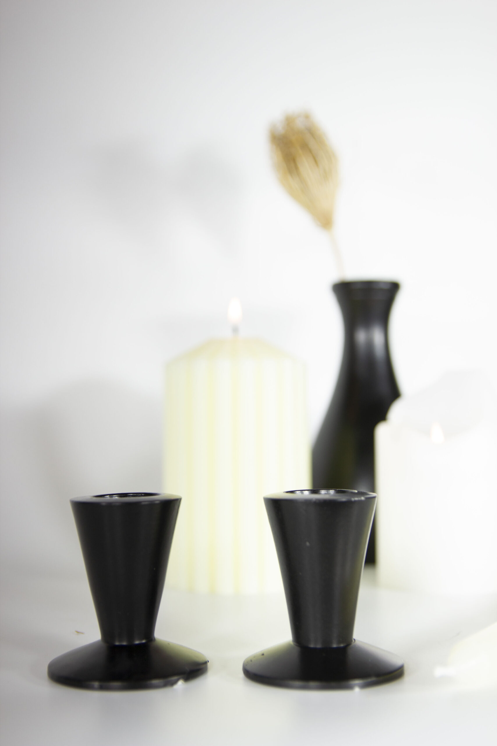 פמוט KONOS שחור פמוט KONOS שחור