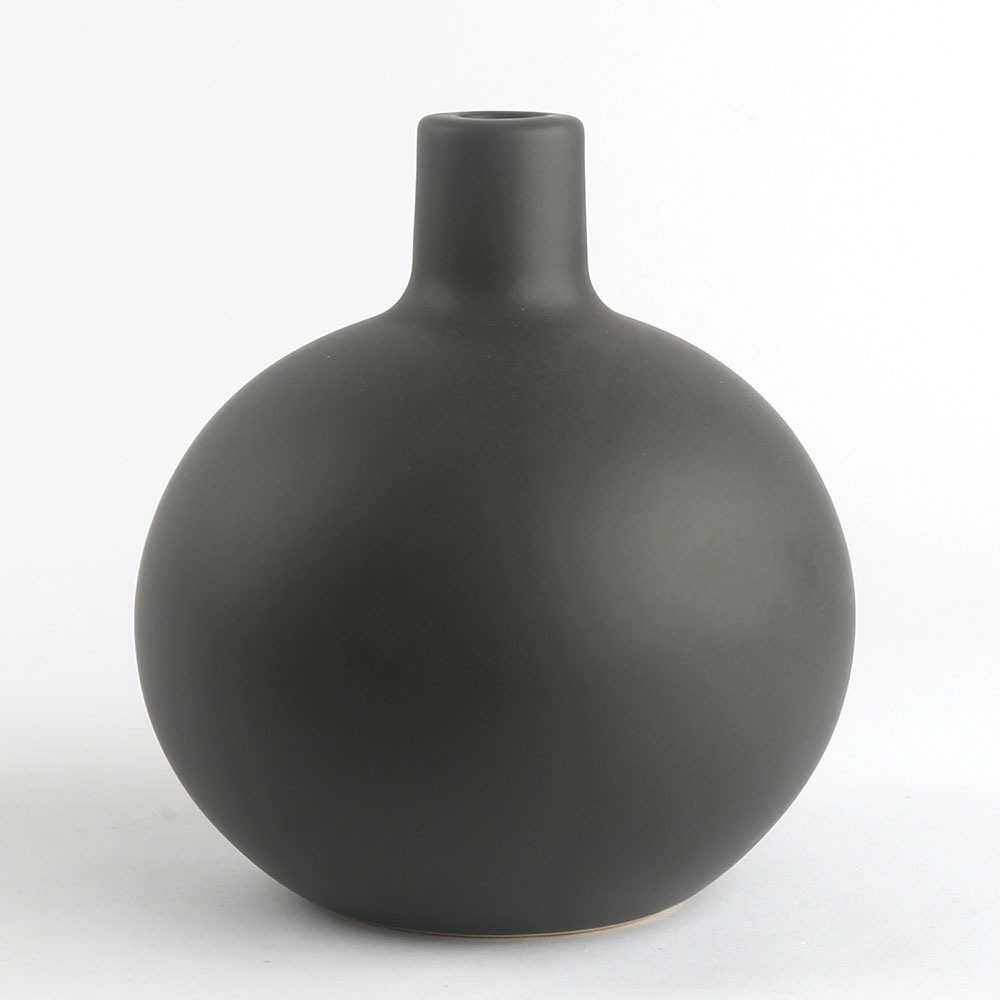 פמוט חרס GLOBE שחור פמוט חרס GLOBE שחור