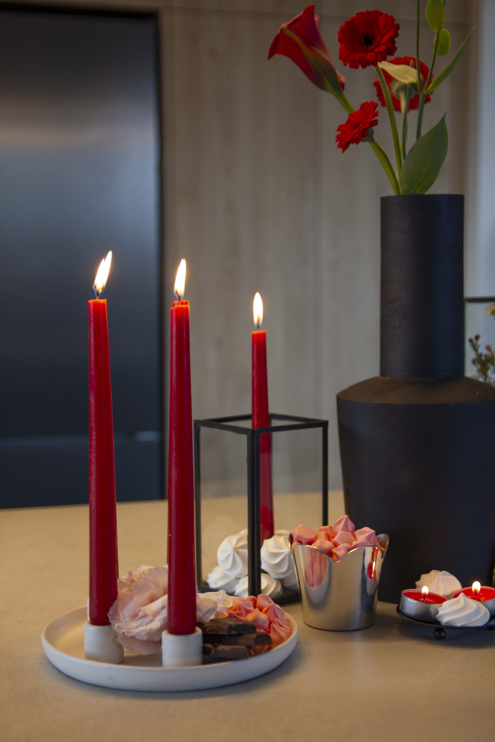 נר לפמוט אדום כהה 12 יחי'