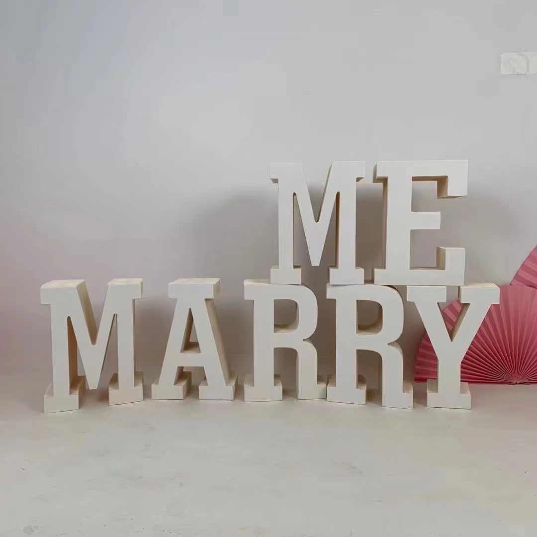 קישוט נייר ענק MARRY ME לבן קישוט נייר ענק MARRY ME לבן