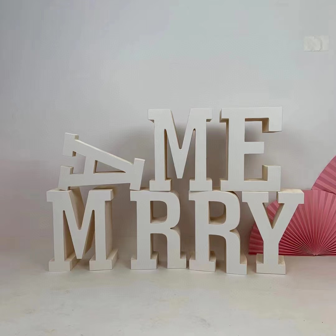 קישוט נייר ענק MARRY ME לבן קישוט נייר ענק MARRY ME לבן