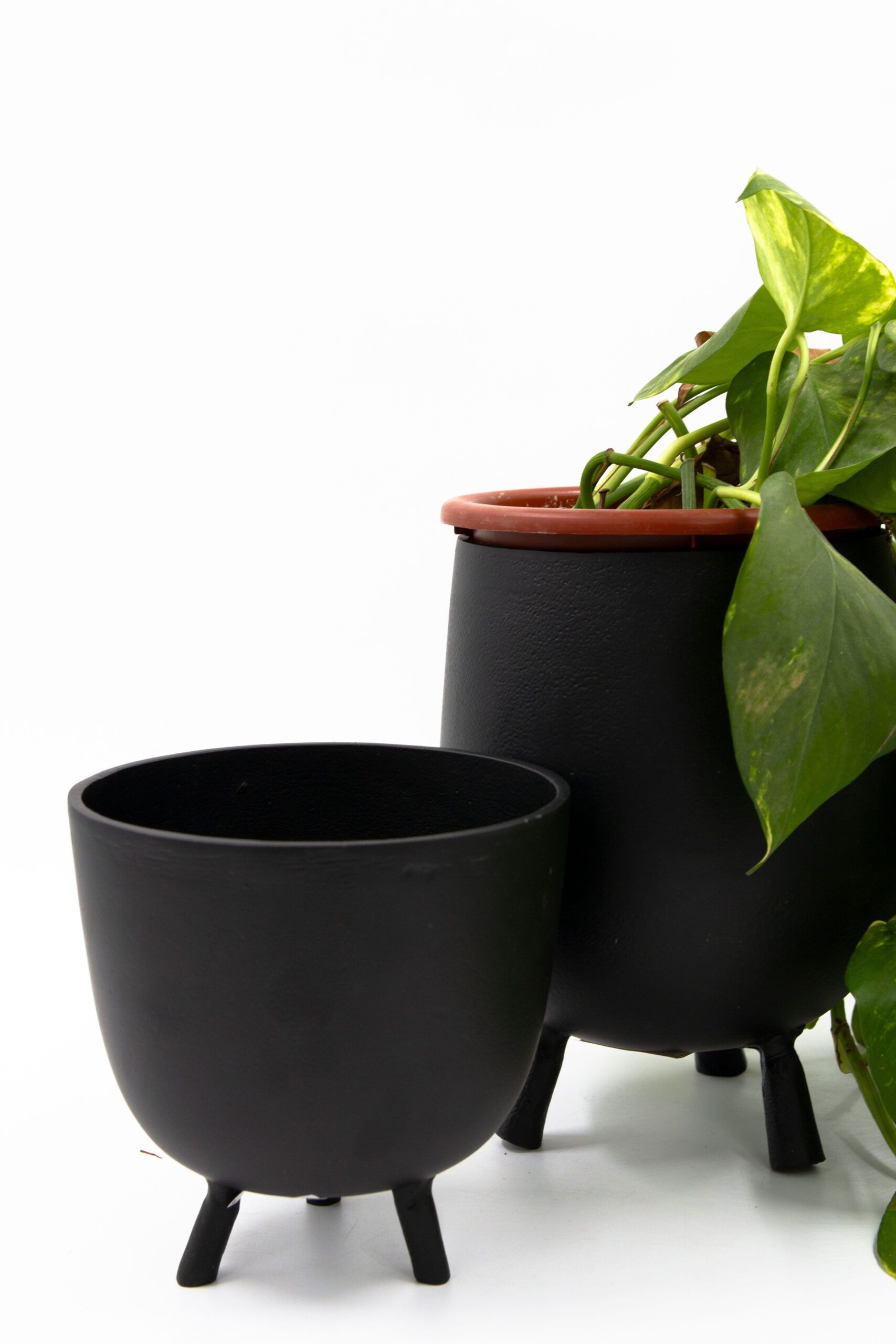 ואזה מתכת BALO שחור ואזה מתכת BALO שחור