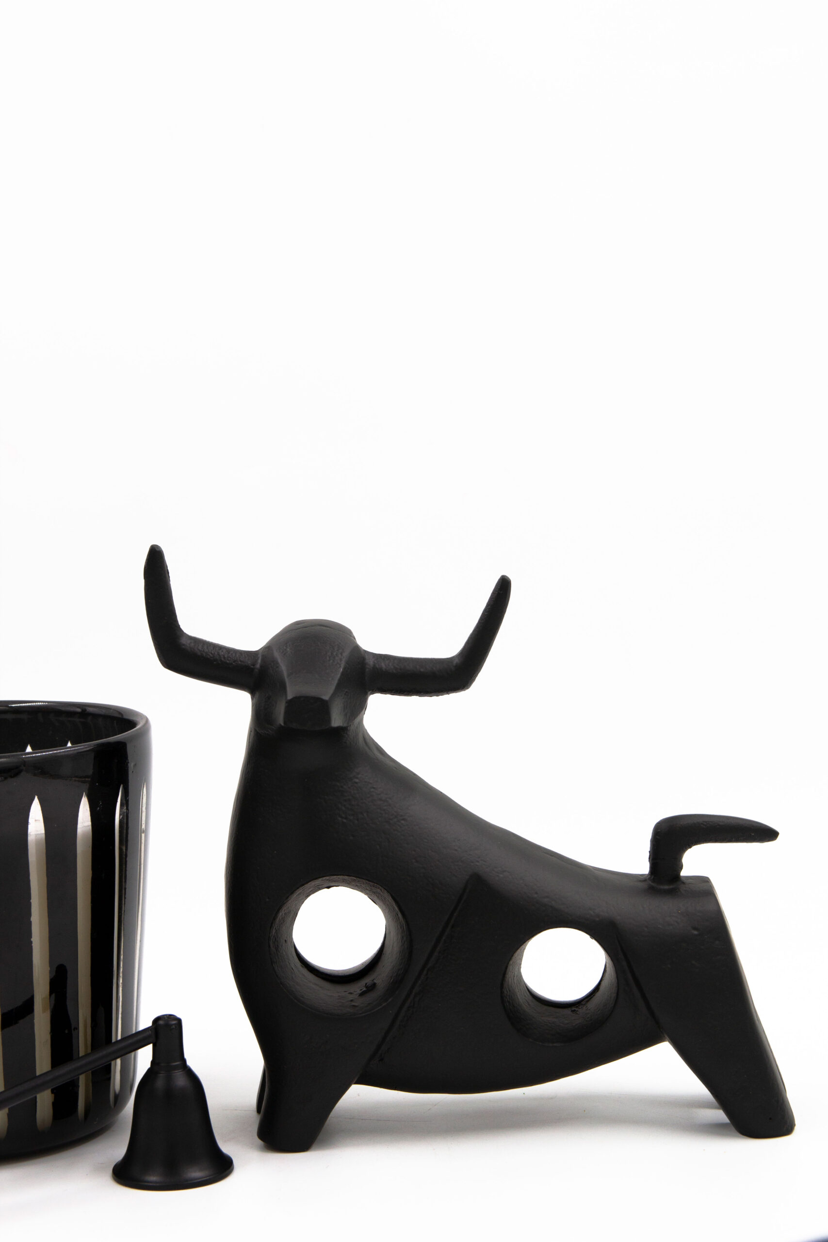 פסל דקורטיבי שור שחור