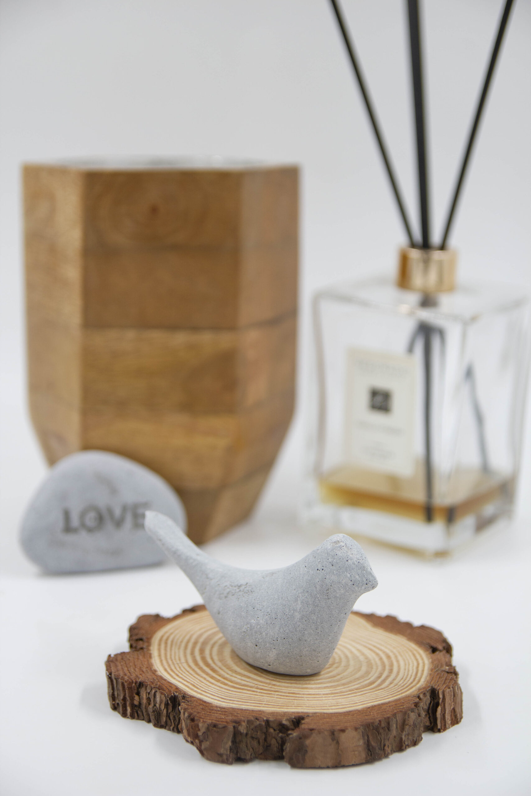 ציפור דקורטיבית בטון ציפור דקורטיבית בטון