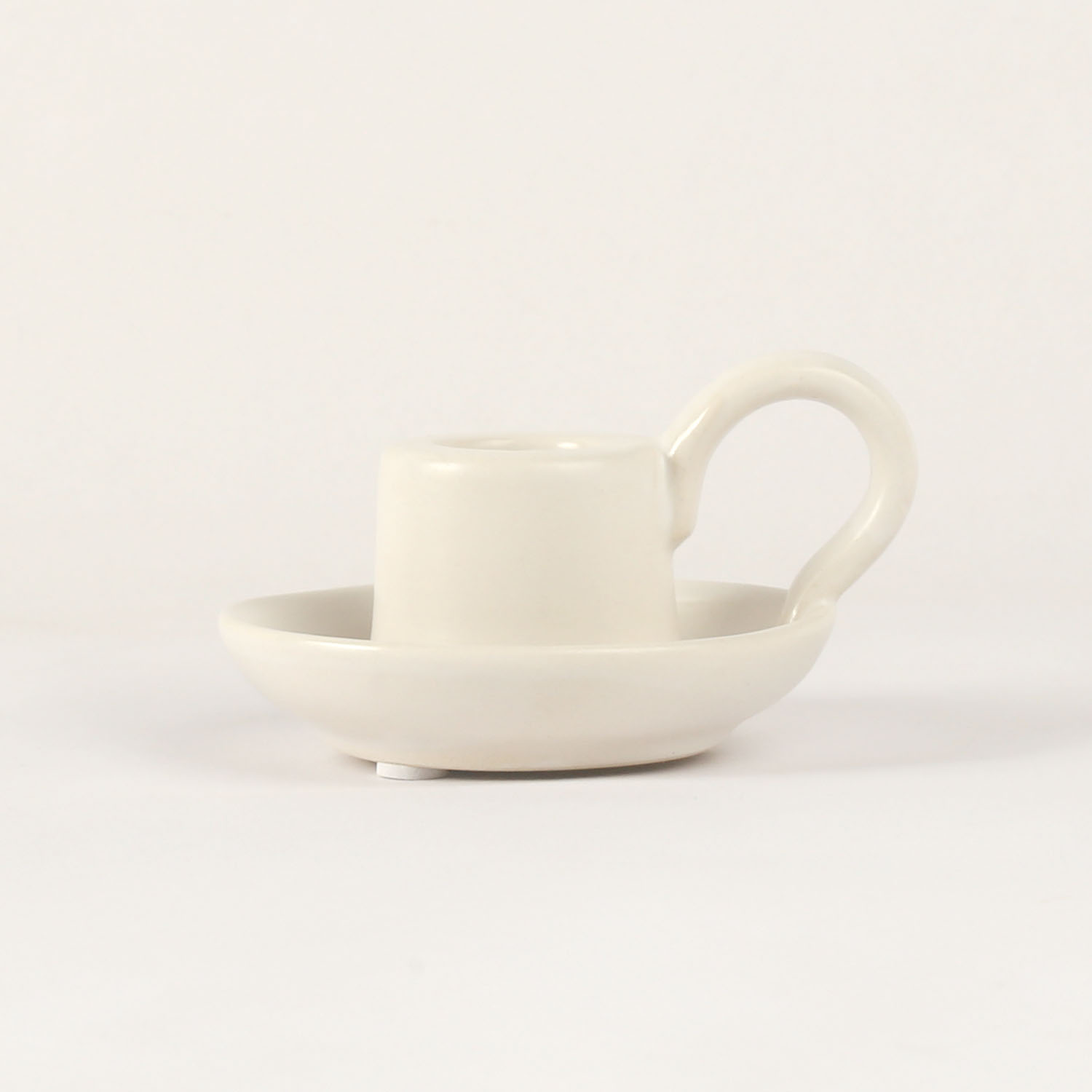 פמוט חרס רטרו לבן פמוט חרס רטרו לבן