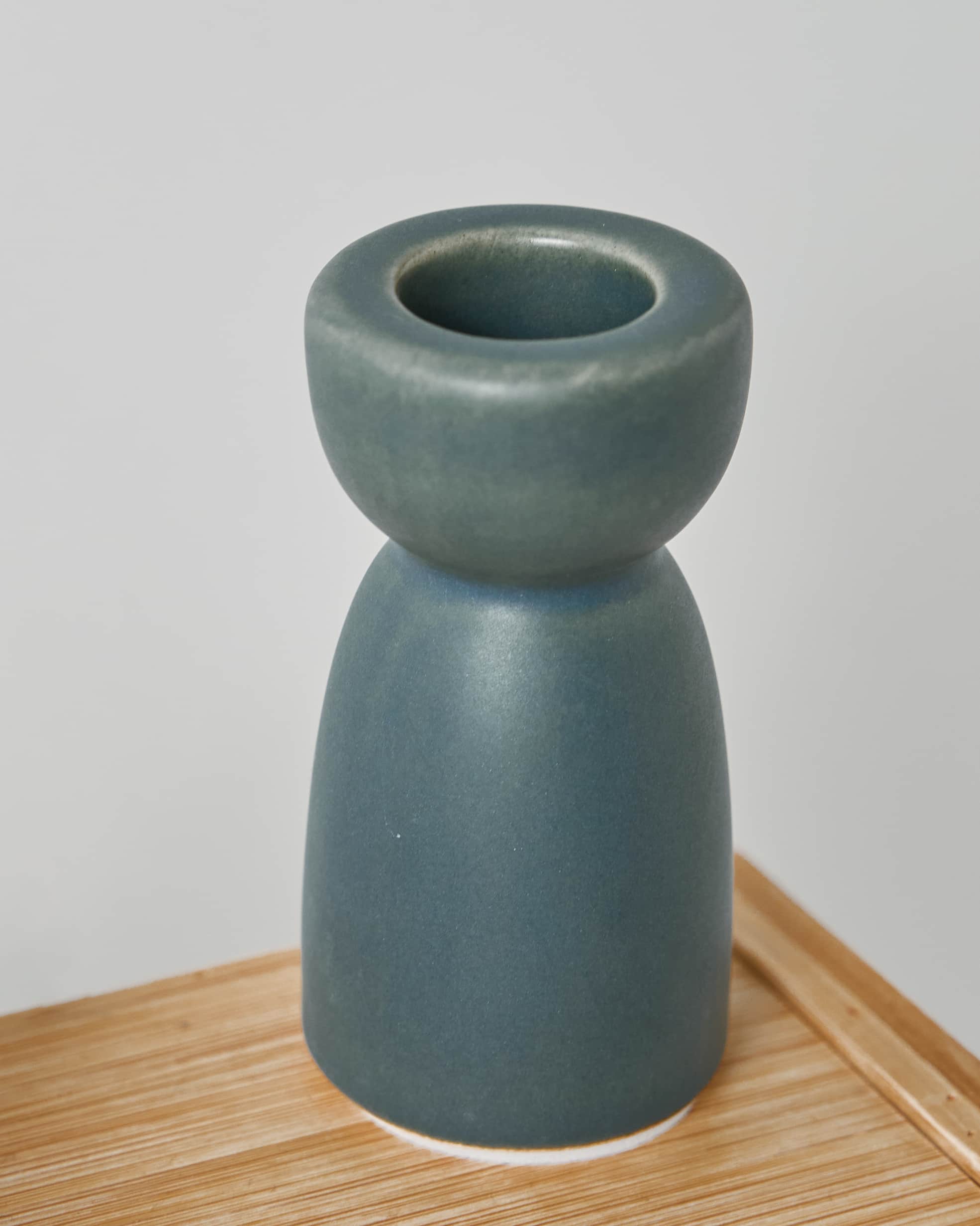 פמוט חרס BASIC כחול פמוט חרס BASIC כחול