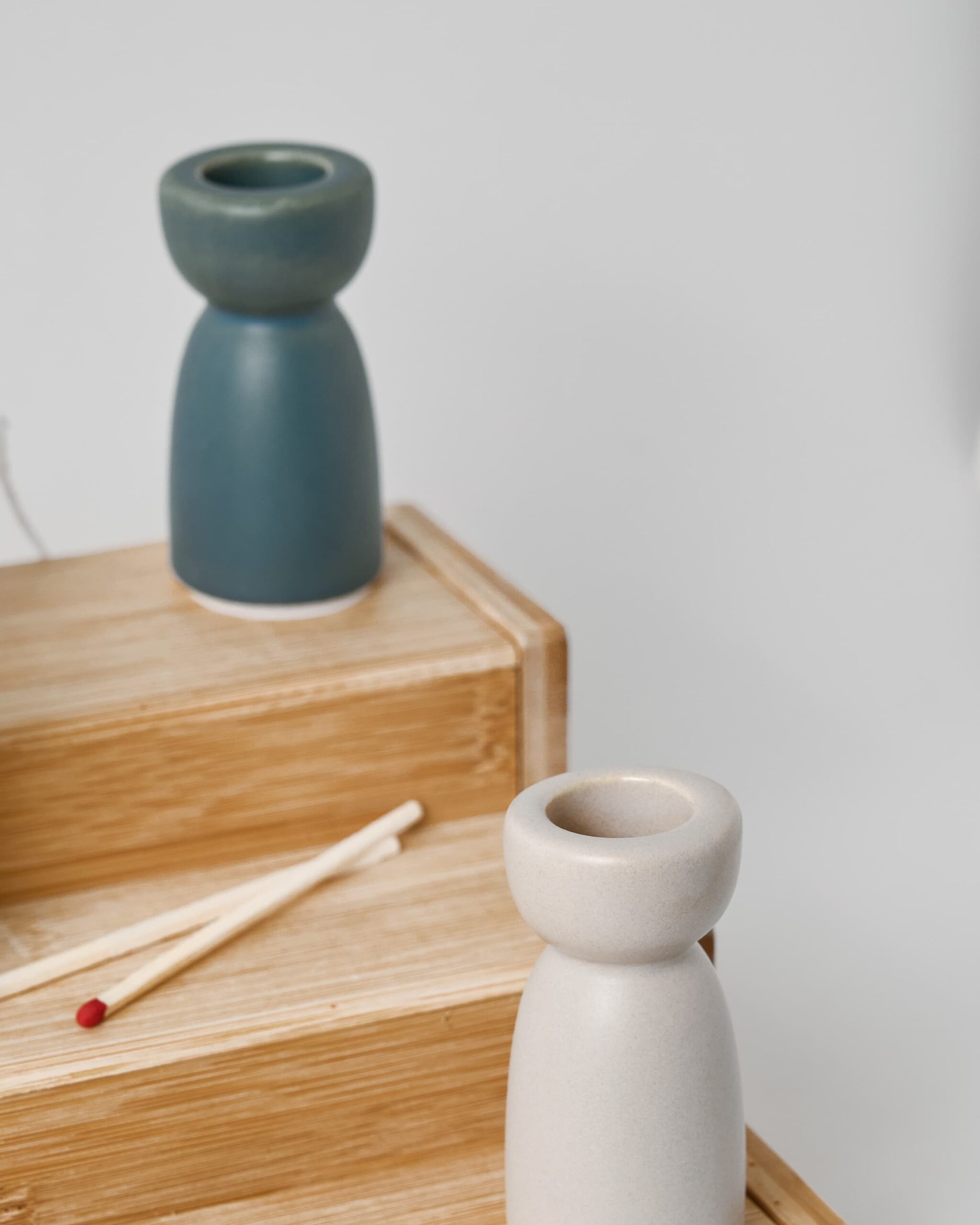 פמוט חרס BASIC כחול פמוט חרס BASIC כחול