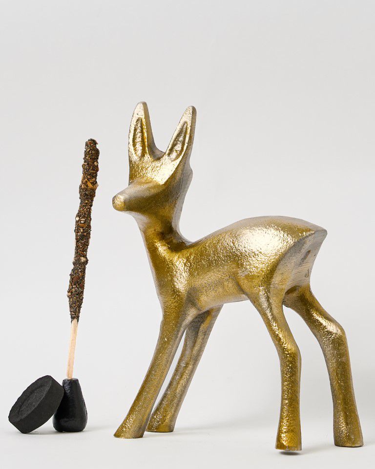 פסל דקורטיבי צבי זהב