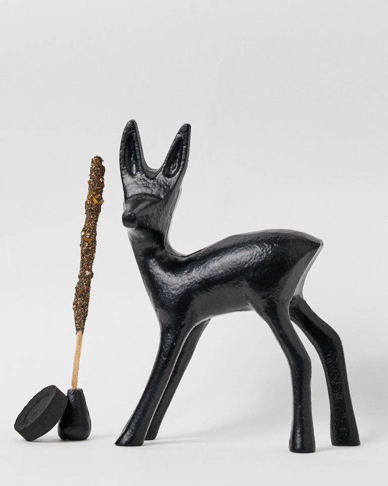 פסל דקורטיבי צבי שחור