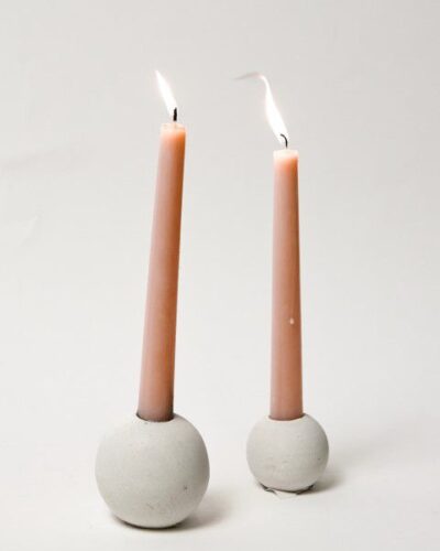 נר פמוט כדור בטון לבן