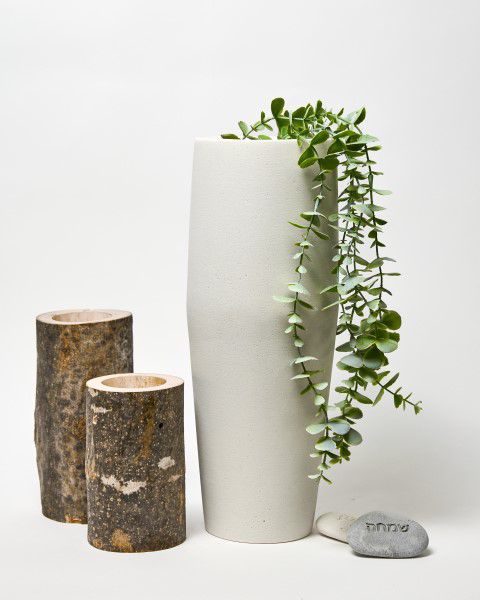 כד בטון צר לבן