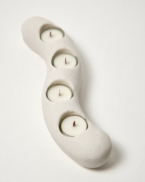 פמוט בטון 4 קנים לבן פמוט בטון 4 קנים לבן