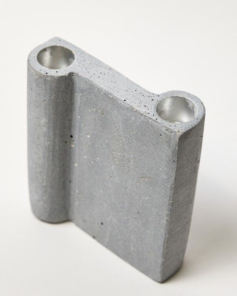 פמוט בטון זוגי פמוט בטון זוגי