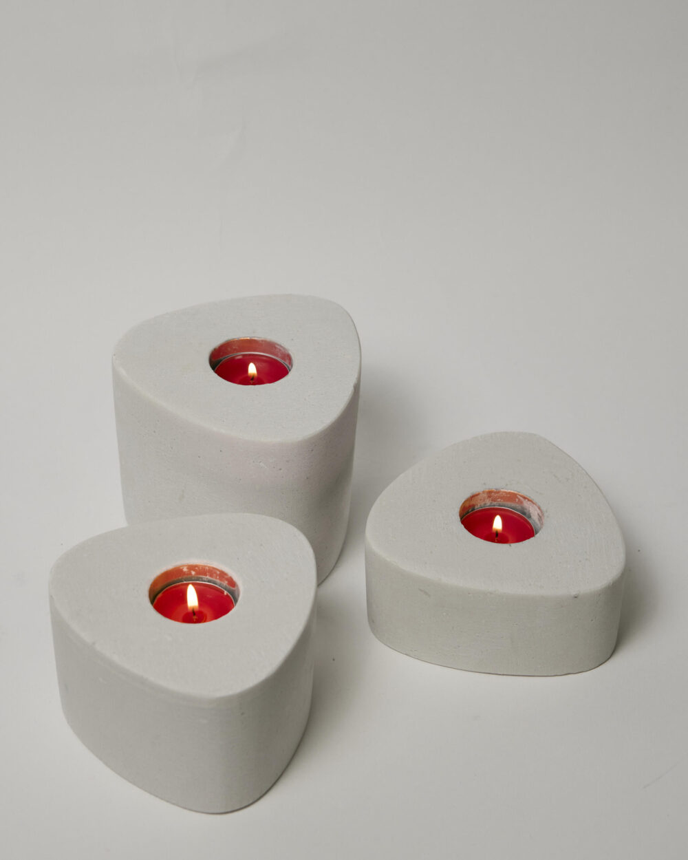 נר פמוט TRIPLE בטון לבן