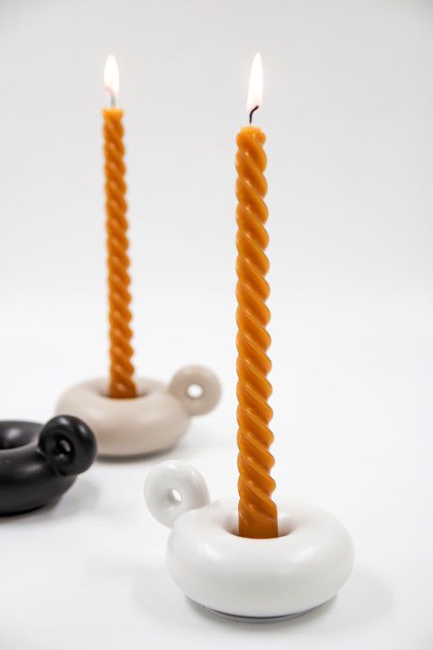 פמוט חרס DONAT ידית לבן פמוט חרס DONAT ידית לבן