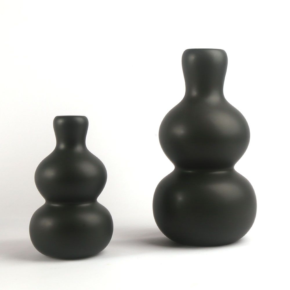 אגרטל חרס GOMI שחור אגרטל חרס GOMI שחור