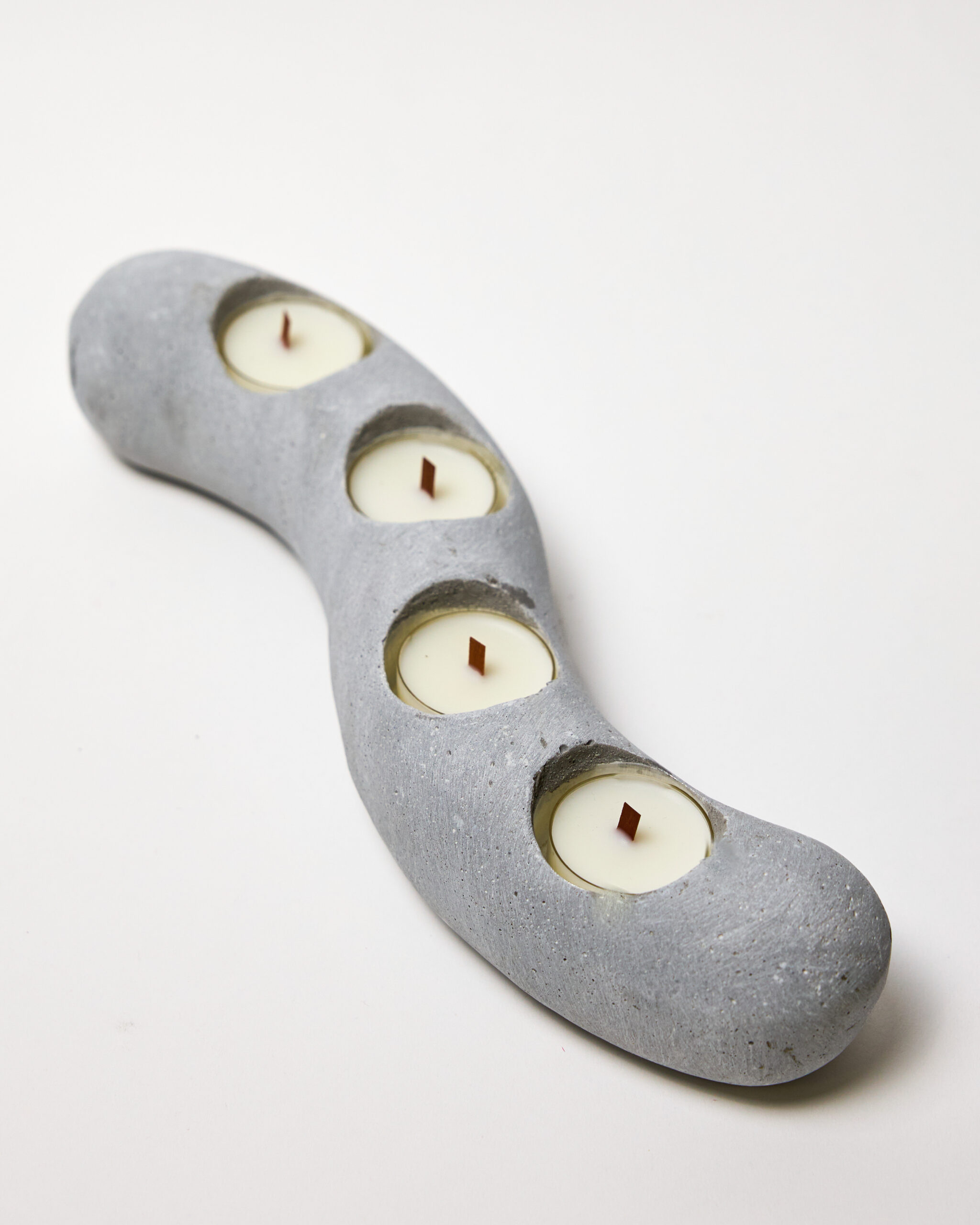 פמוט בטון 4 קנים פמוט בטון 4 קנים