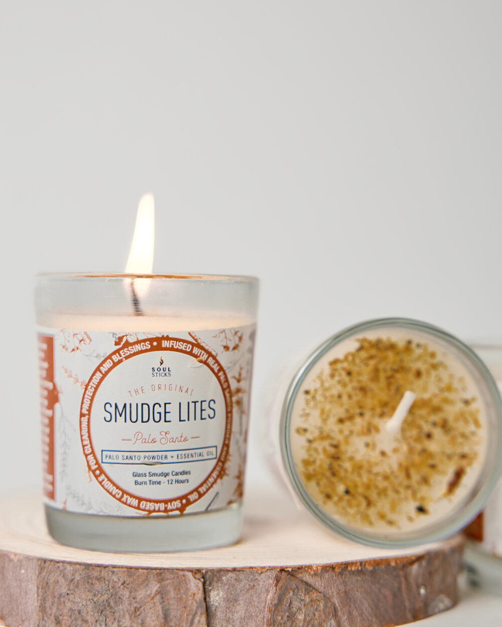 מארז נר טבעי בכוס קטנה סמאדג' פאלו סנטו