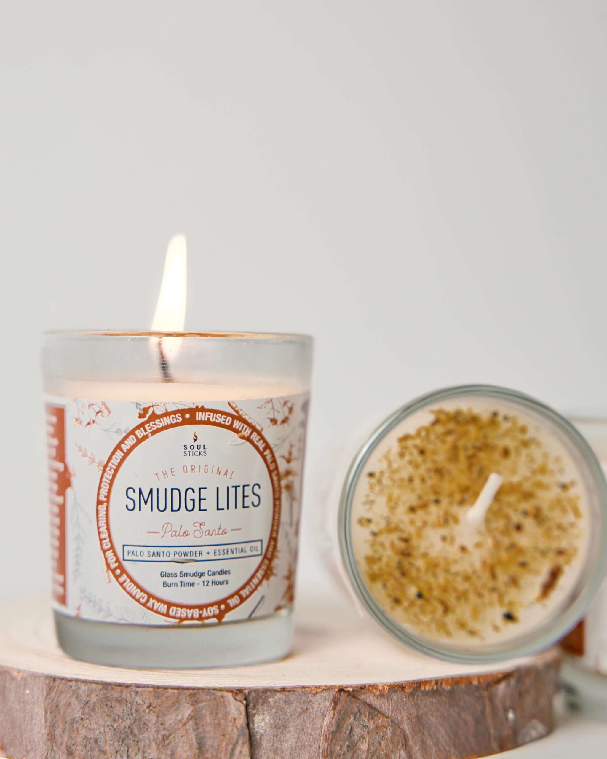 מארז נר טבעי בכוס קטנה סמאדג' פאלו סנטו