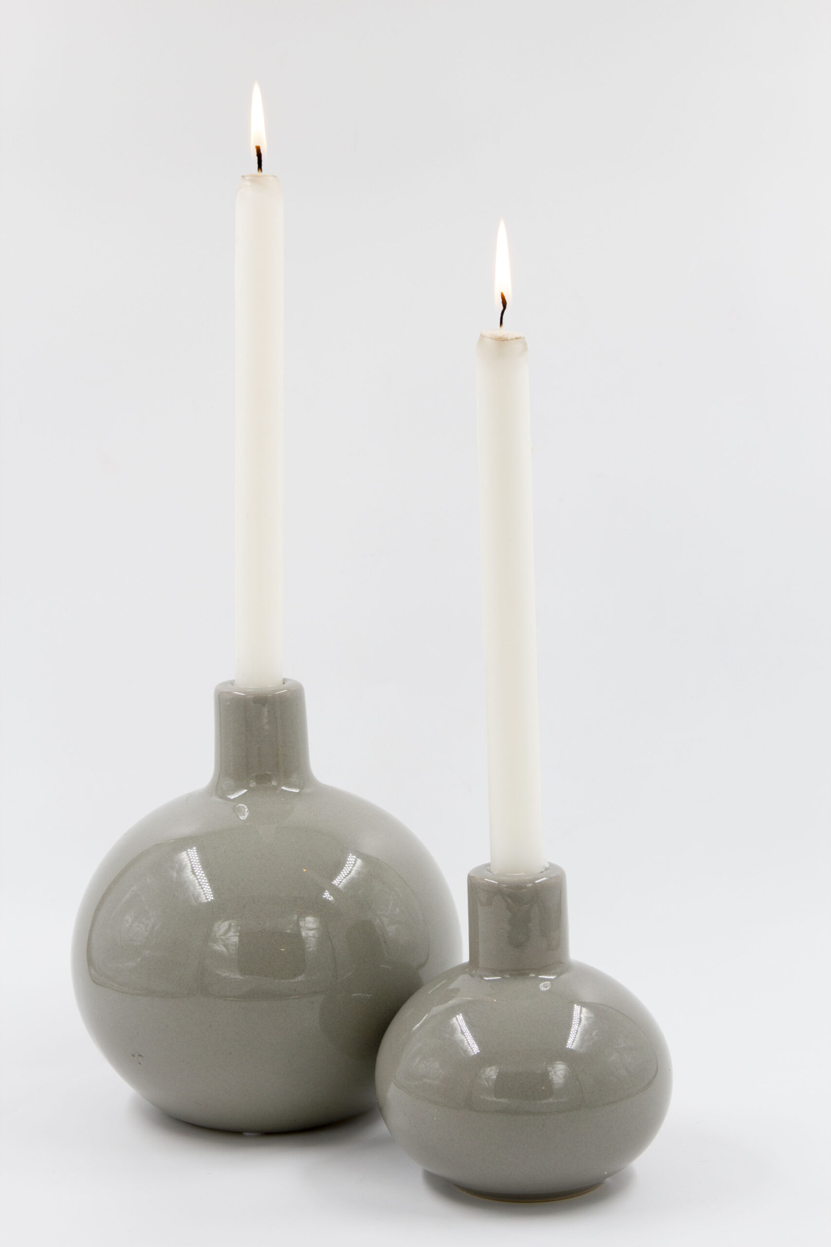 פמוט חרס GLOBE אפור מבריק פמוט חרס GLOBE אפור מבריק