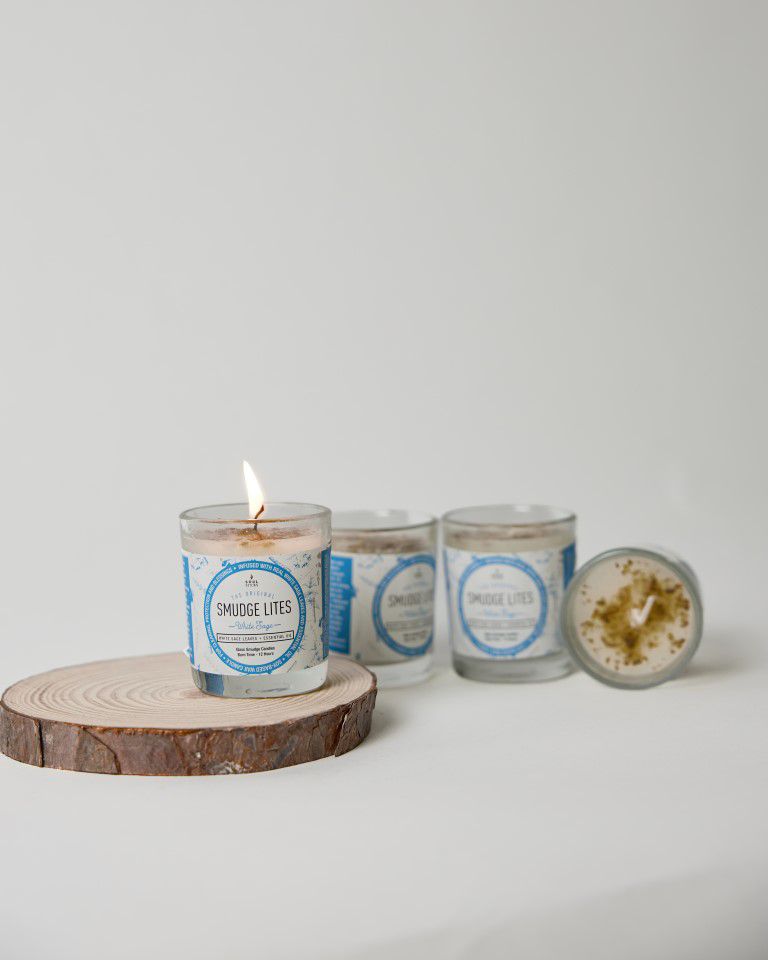 מארז נר טבעי בכוס קטנה סמאדג ' מרווה לבנה