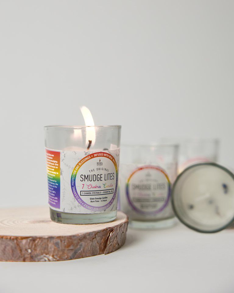 מארז נר טבעי בכוס קטנה סמאדג ' 7 צא'קרות