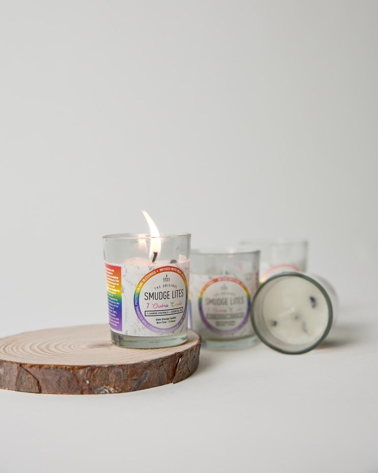 מארז נר טבעי בכוס קטנה סמאדג ' 7 צא'קרות