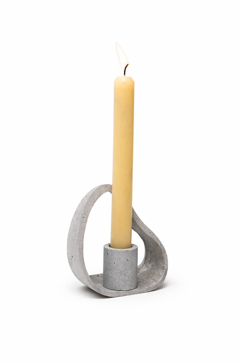 פמוט בטון מעוצב