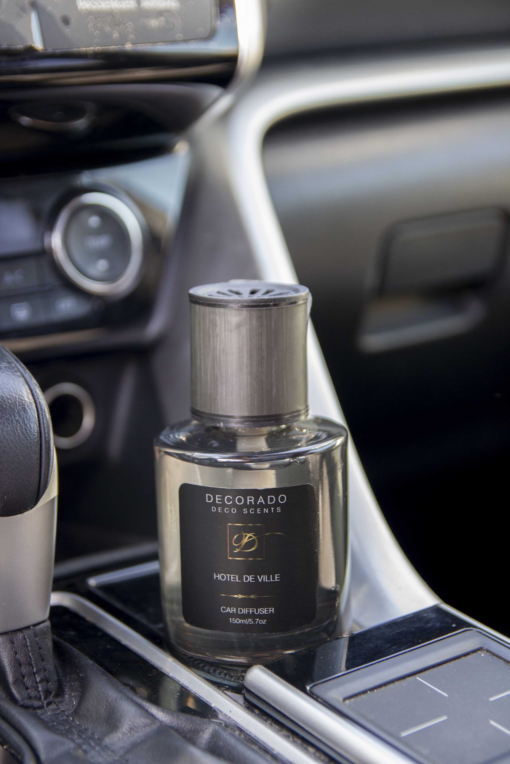 מפיץ ריח לרכב HOTEL DE VILLE מפיץ ריח לרכב HOTEL DE VILLE