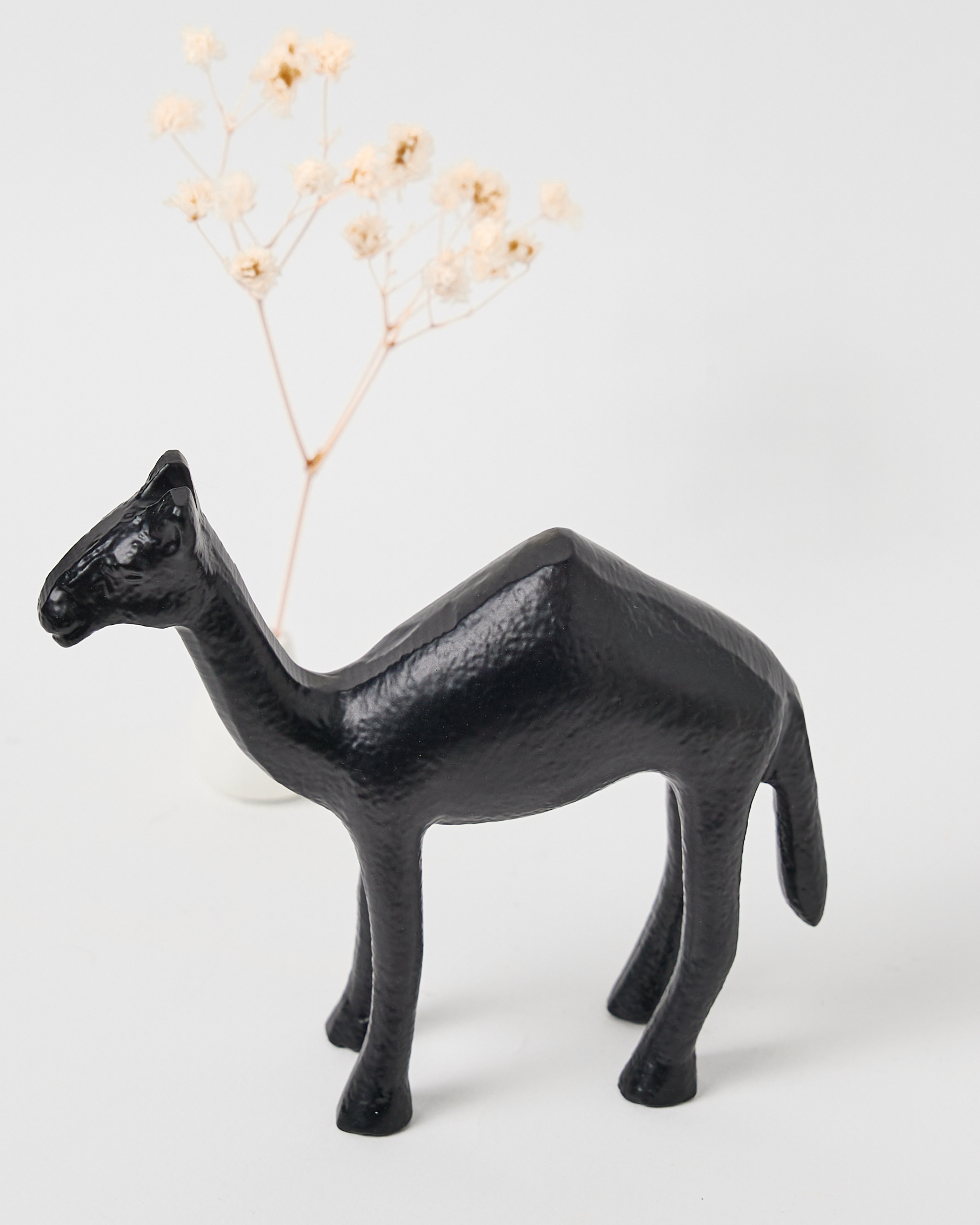 פסל דקורטיבי גמל שחור