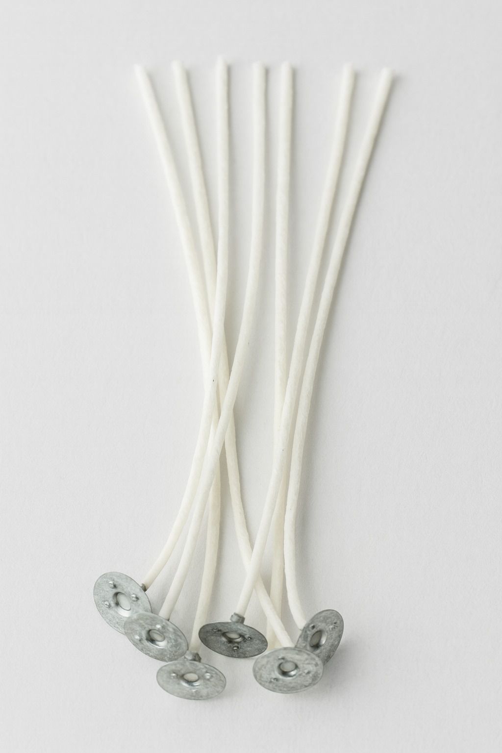 12 פתילים לפניני שעווה