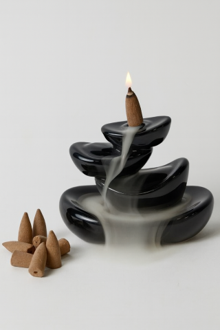 מעמדים לקטורת ומפלי עשן