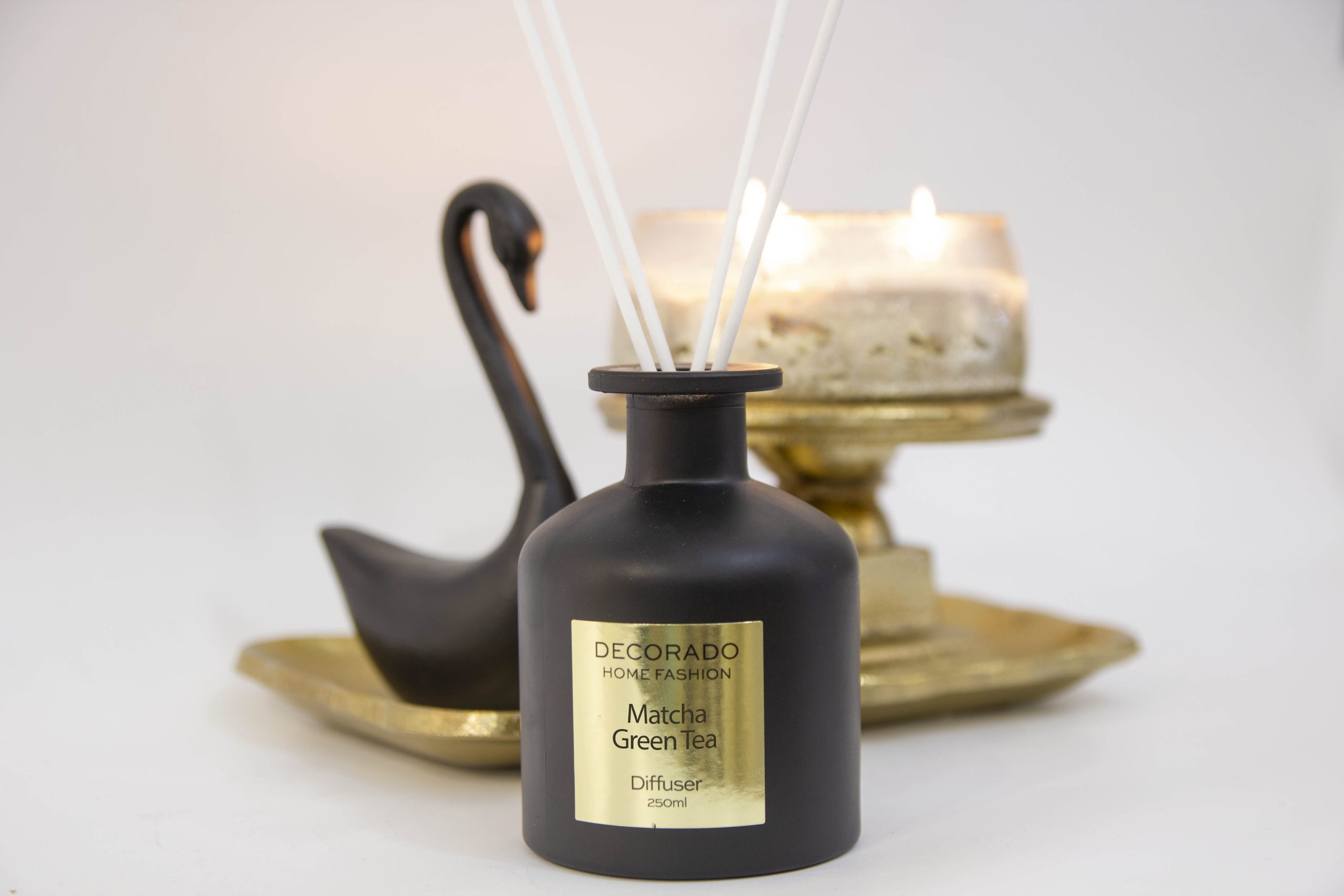 מפיץ ריח BLACK BOTTLE GREEN TEA & MATCHA 250 ML