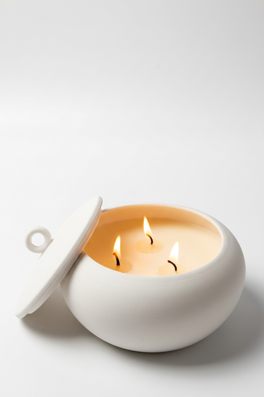 נר סויה קרמי TONI MOSS לבן