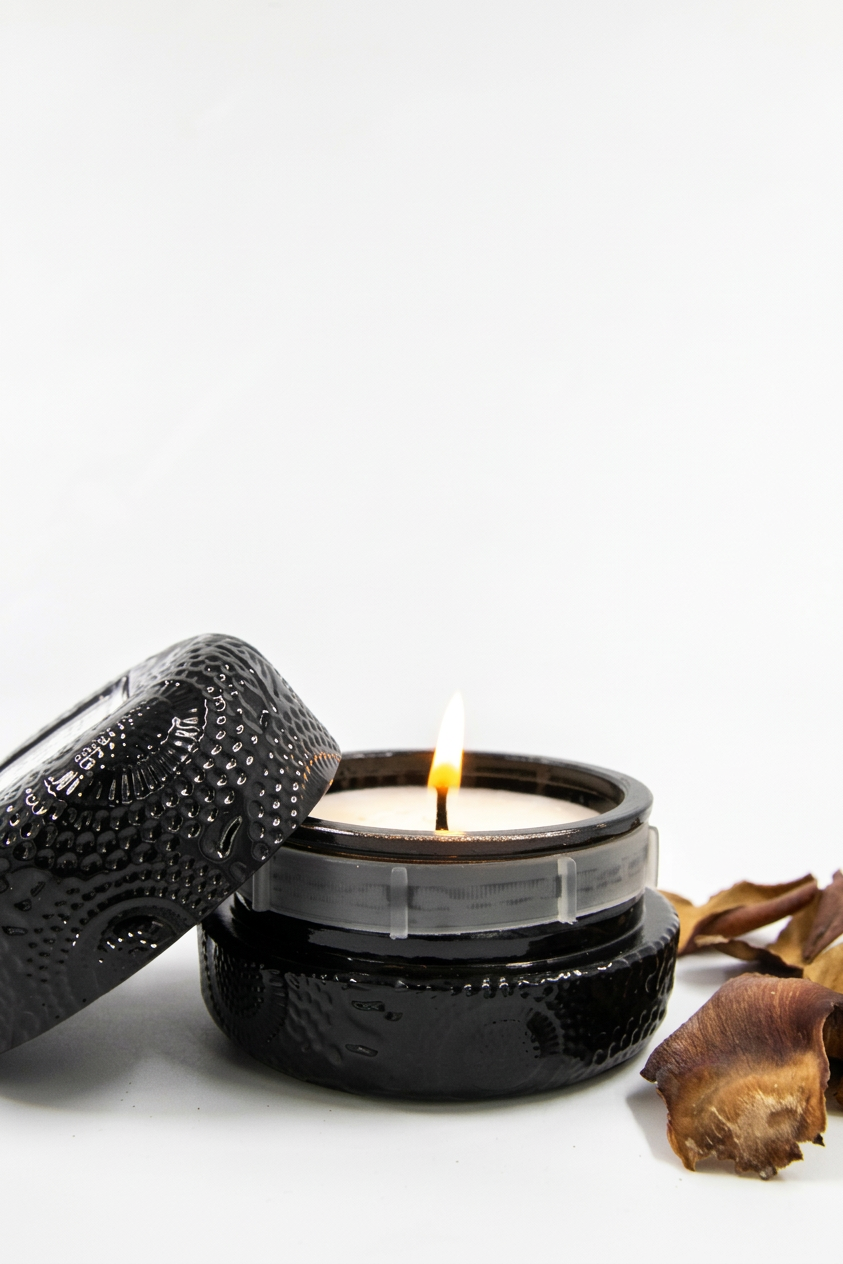 נר סויה מקרון POMEGRANATE NOIR שחור - pomegranate-noir