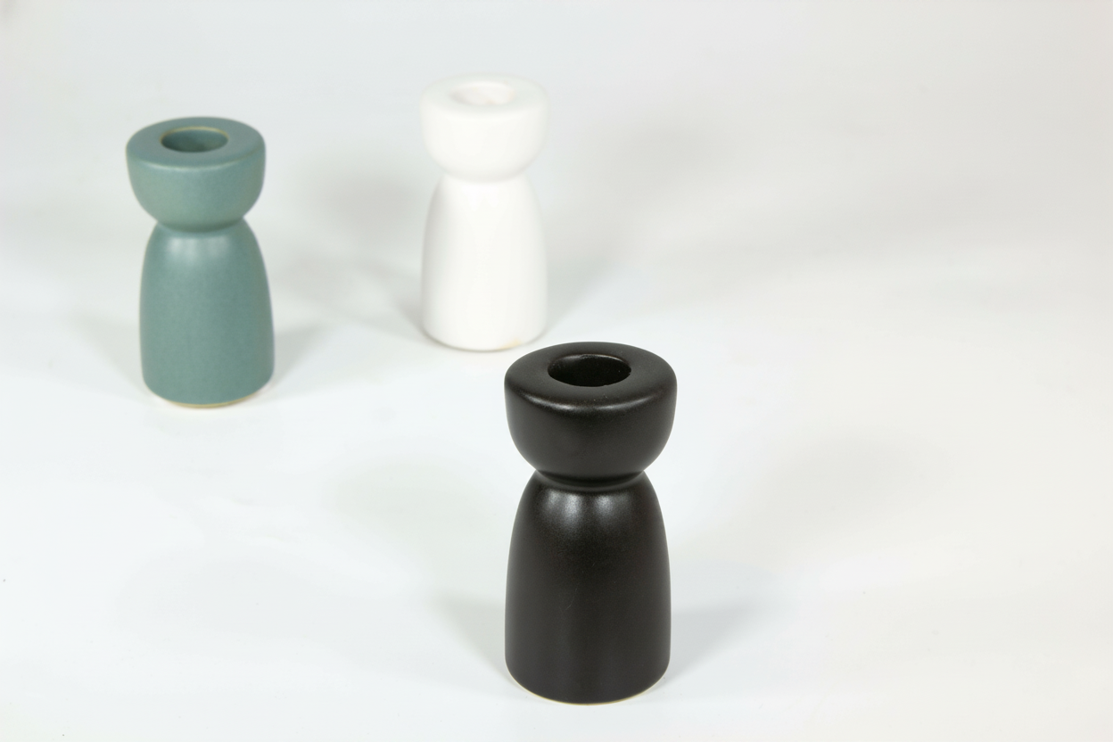 פמוט חרס בייסיק שחור 8 ס"מ