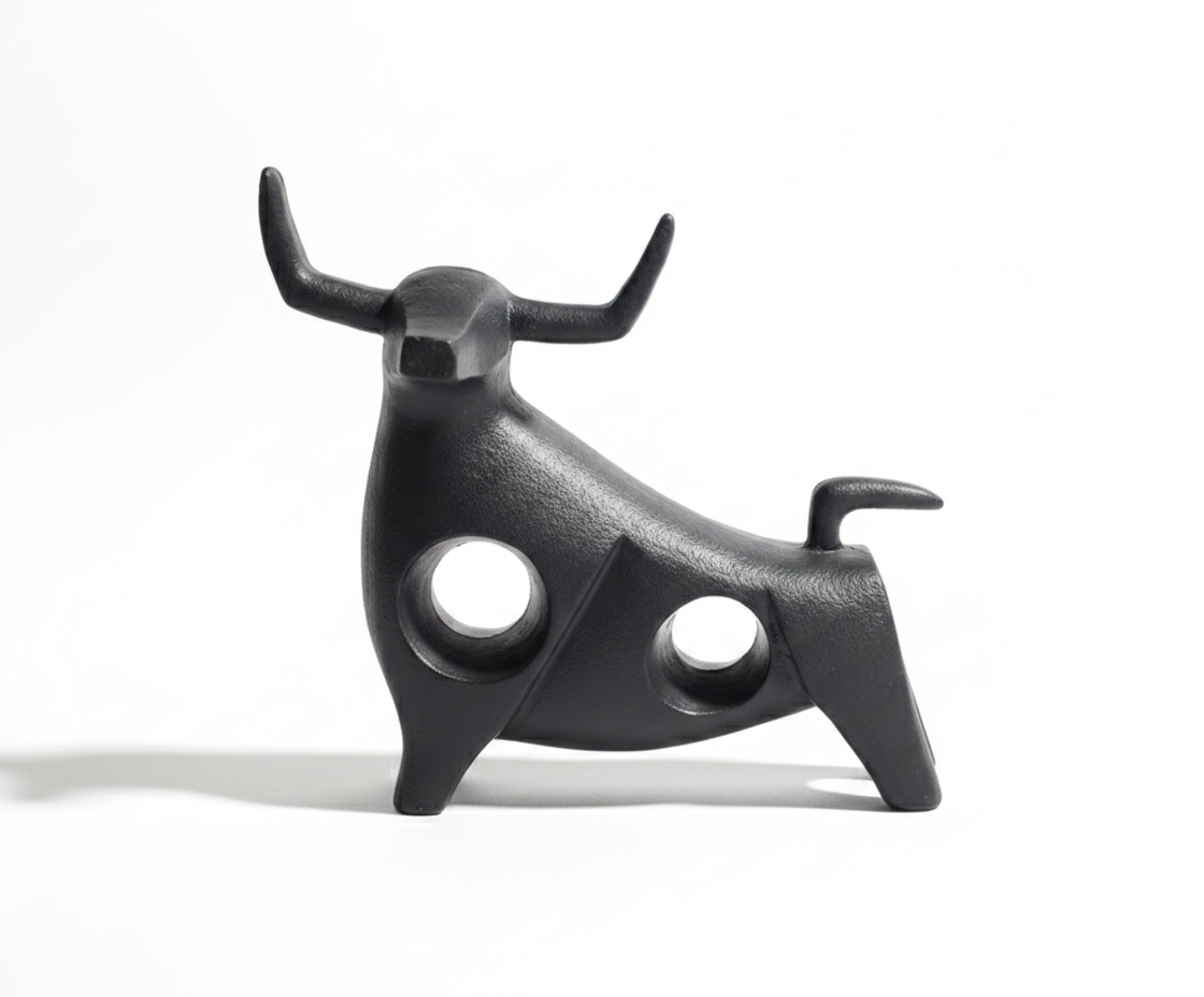 פסל דקורטיבי שור שחור