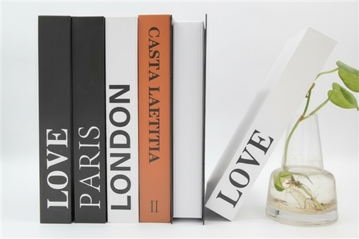 ספר דקורטיבי 27*17 LOVE לבן