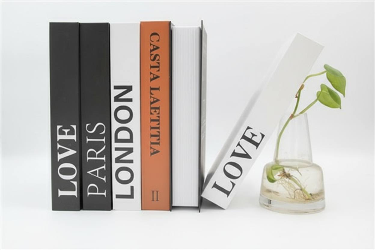 ספר דקורטיבי 27*17 LONDON לבן