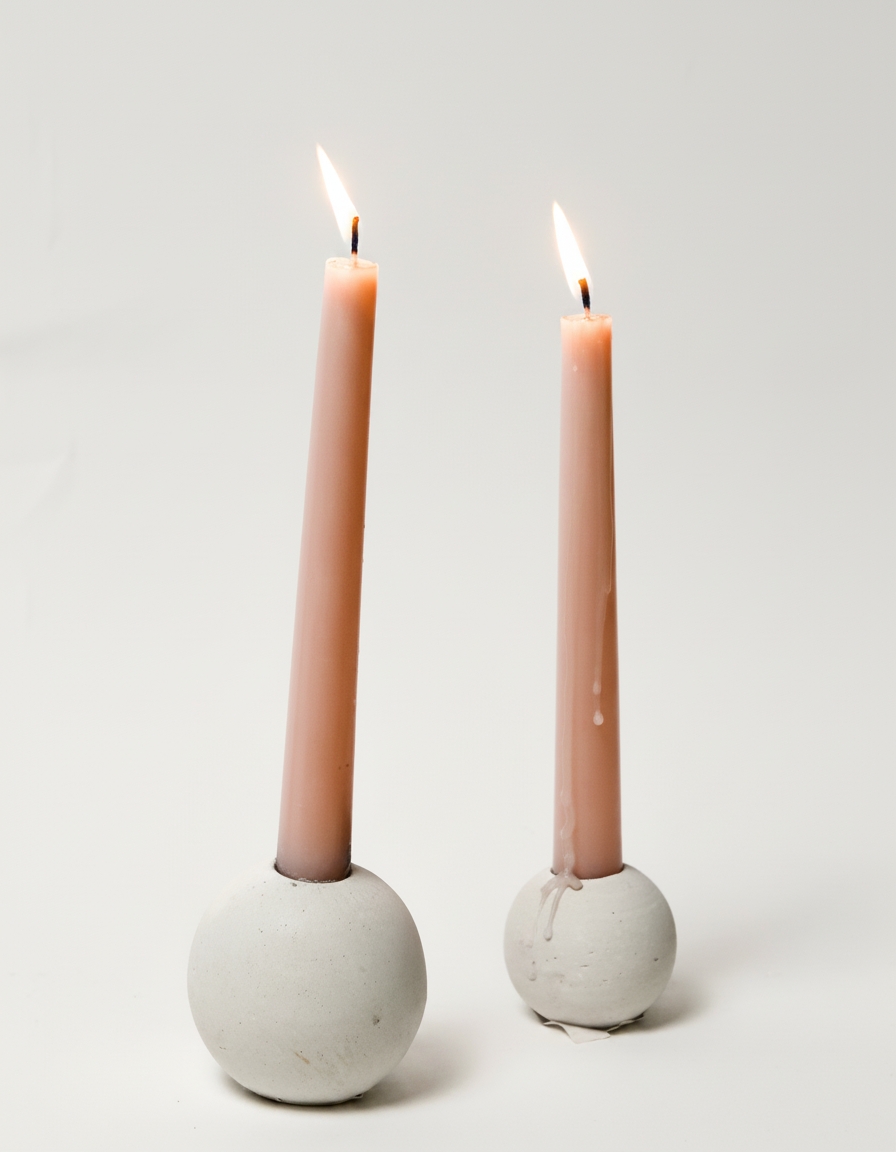 פמוט כדור בטון לבן - 7 ס"מ