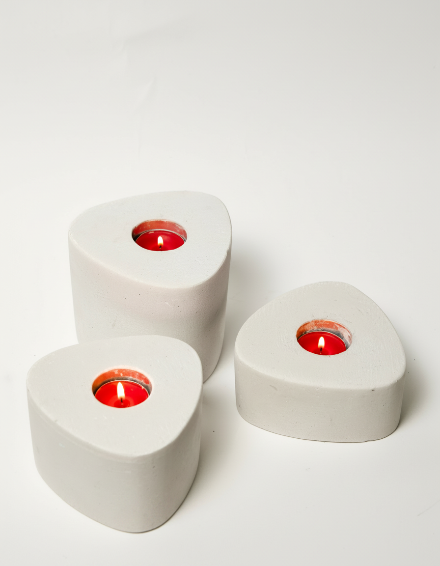 פמוט TRIPLE בטון לבן - 8 ס"מ