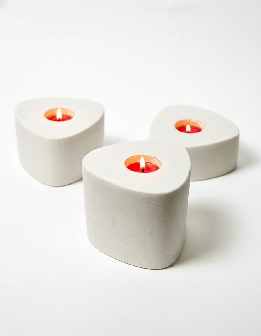 פמוט TRIPLE בטון לבן - 11 ס"מ