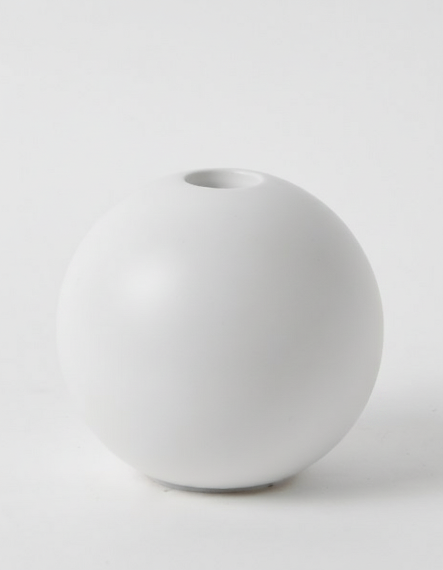 פמוט חרס כדור גדול לבן 10 ס"מ