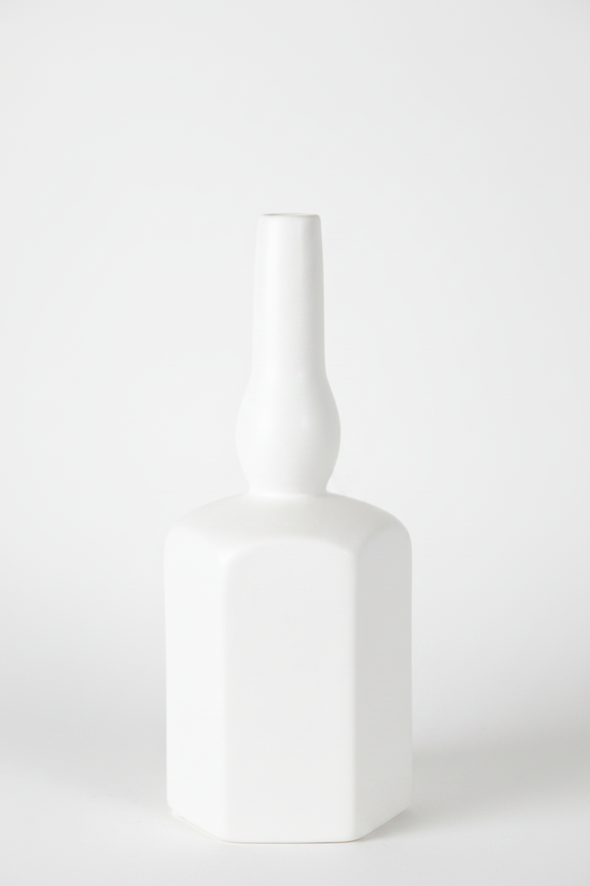 כד חרס BRIK 22 סמ לבן